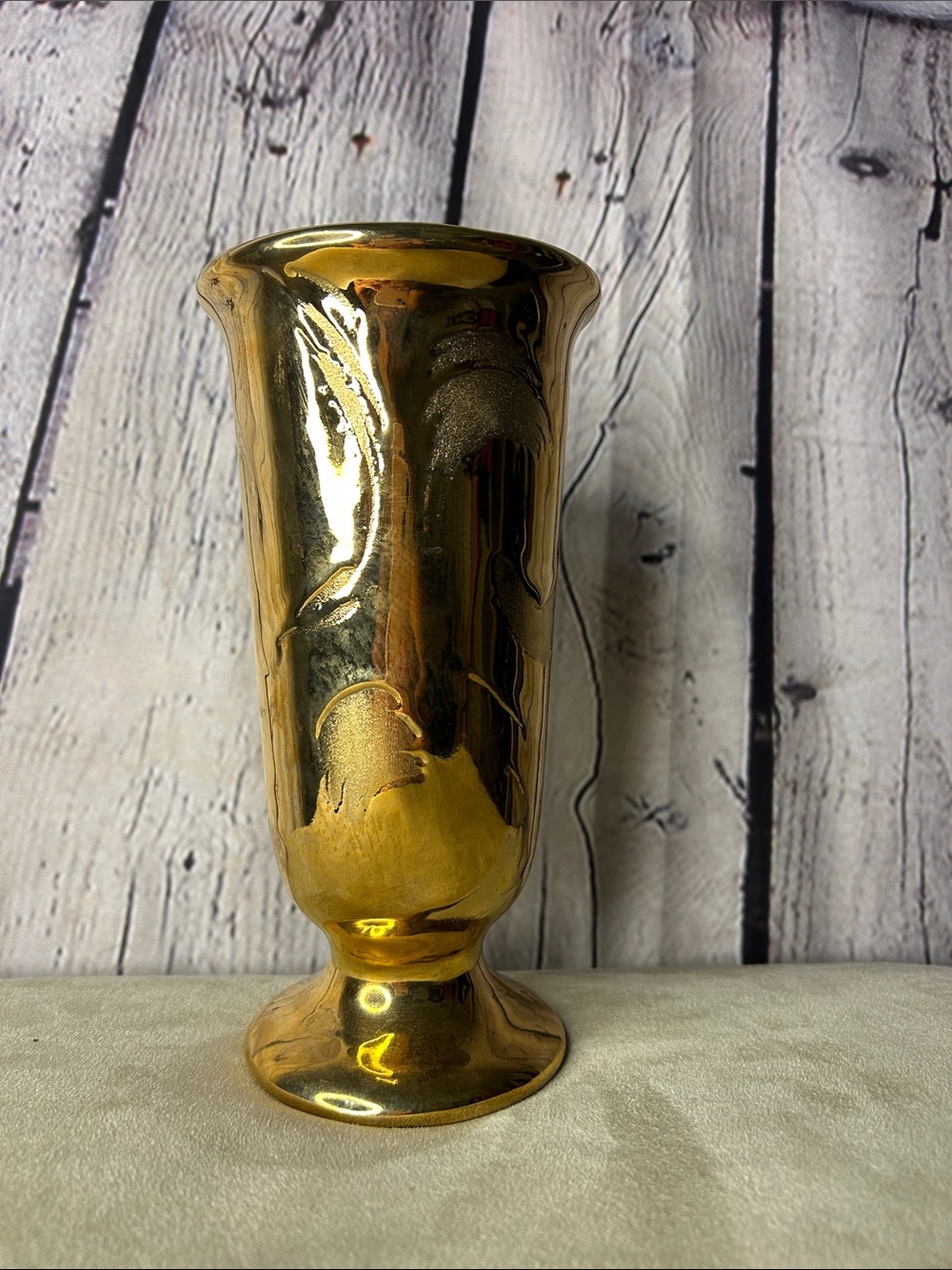 Vintage Swetye Salem Ohio vase. Exterior 22K gold. 8.5 inches high